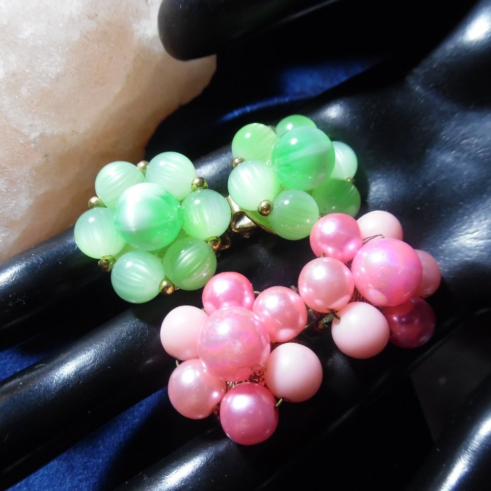 VINTAGE LISNER CLIP ON EARRINGS 2 PAIR